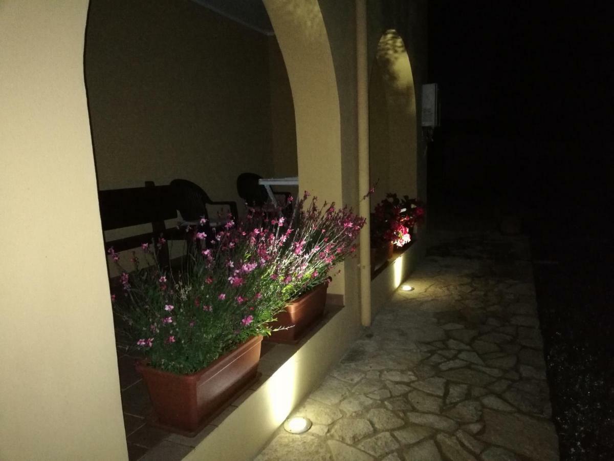 B&B Fiori Di Pesco Фертілія Екстер'єр фото